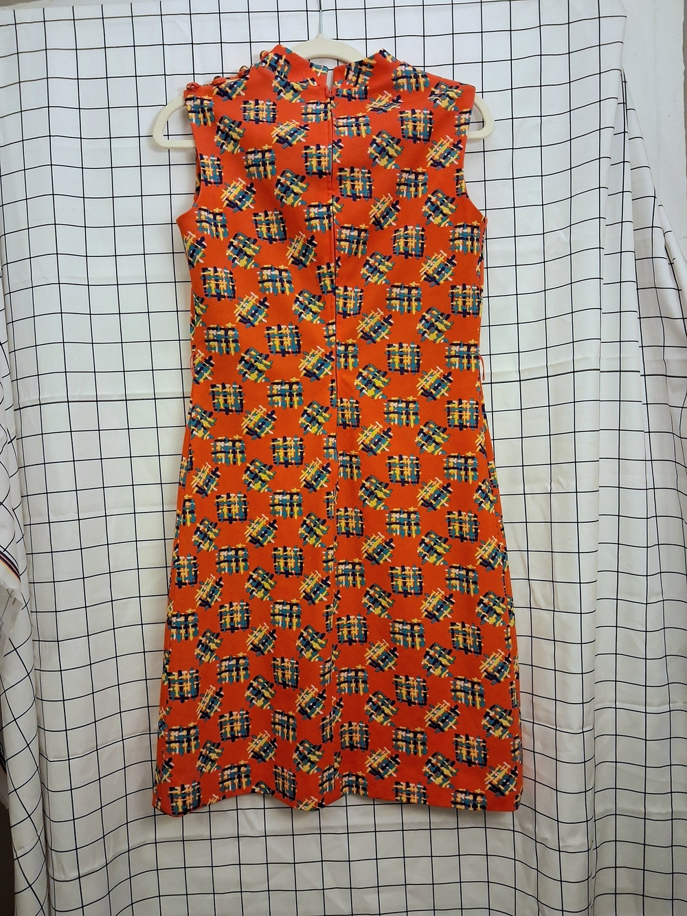 Vintage 60s Sleeveless Mod Shift Dress Orange With Blue And Yellow Accent - Picture 5 of 6
